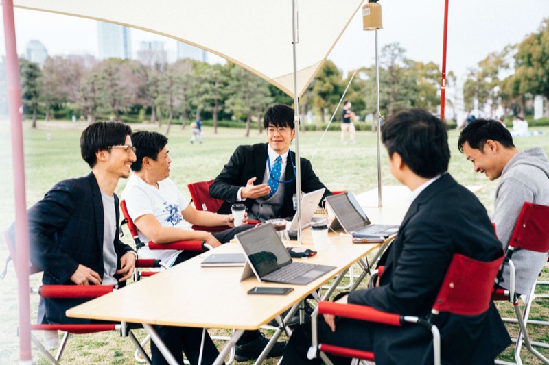 働く人の公園活用 キャンピングオフィス