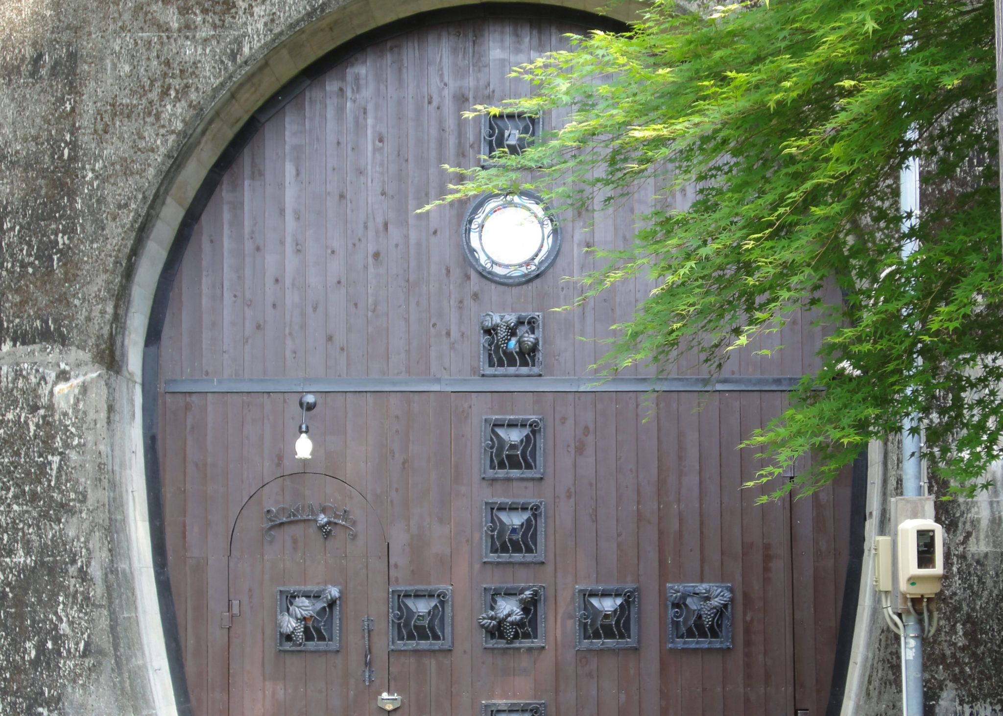 公共R不動産 トンネルが天然の貯蔵庫に 浜松ワインセラー